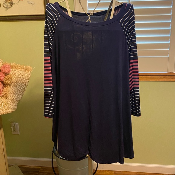 Emerald Knit Tunic w/Baseball Stripe Sleeves - Picture 2 of 6